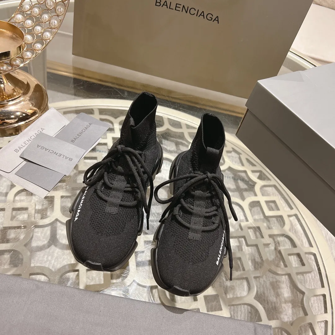 👟👟Ex-factory price 400👟👟 Balenciaga classic sock boots, originally produced by the factory, purchasing agent level. The latest original outsole mold, (TPU ten-vacuum outsole, the highest version on the market, please do not compare prices with TPR outsole, don’t bother if you don’t know the product) The black, white and red three-color vacuum sole shows high-end luxury. •Upper: elastic fly weave, double-layer composite gold wire high-elastic knitted mesh cotton •Inner lining: imported double-sided velvet, which is comfortable and resilient to shape •Insole: original imported terry cloth, breathable and not fading •Sole: TPU ten-vacuum outsole (to eliminate pores) •Packaging: full set of packaging (certificate, cloth bag, handbag) •Size: 35-47 standard code (34, 45, 46.47 can be customized and non-returnable)